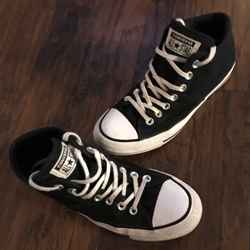 Women’s size 8 converse!